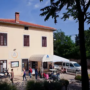 https://youth-hostel-pula.pula-hotels.org